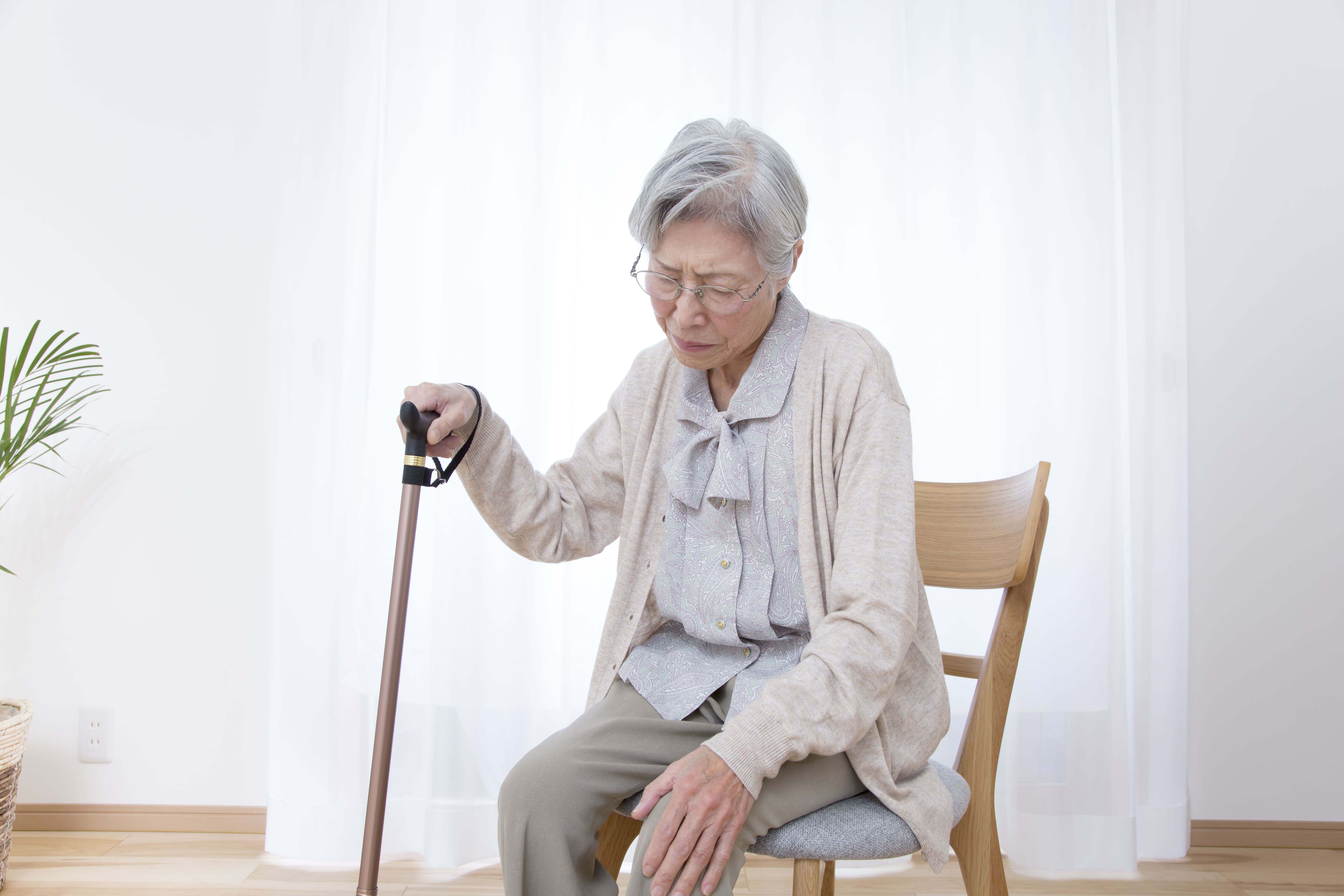 天氣冷膝蓋卡卡 退化性關節炎又發作！