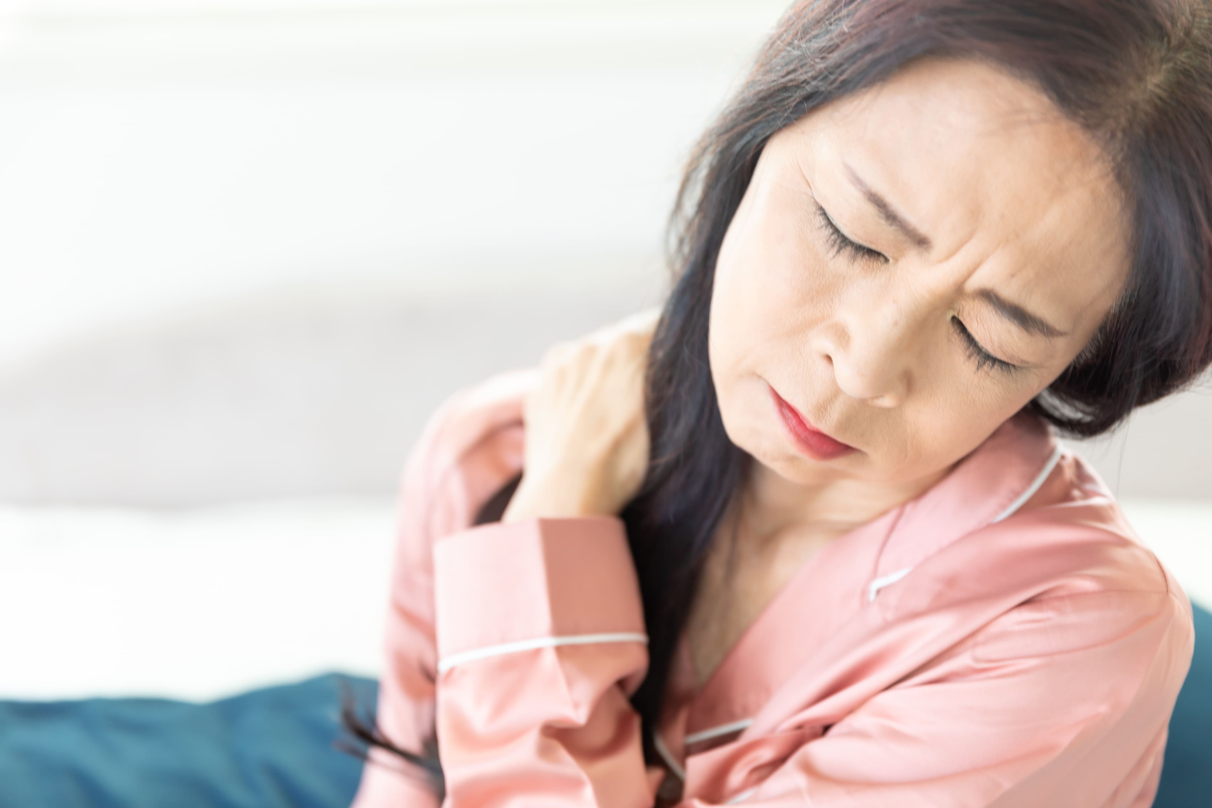 天涼循環差恐讓五十肩更嚴重 中醫師教按摩3穴位舒緩疼痛