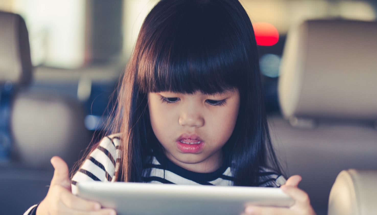 視力不明脖子易前傾 中醫曝：鍛鍊核心與背肌告別「烏龜頸」