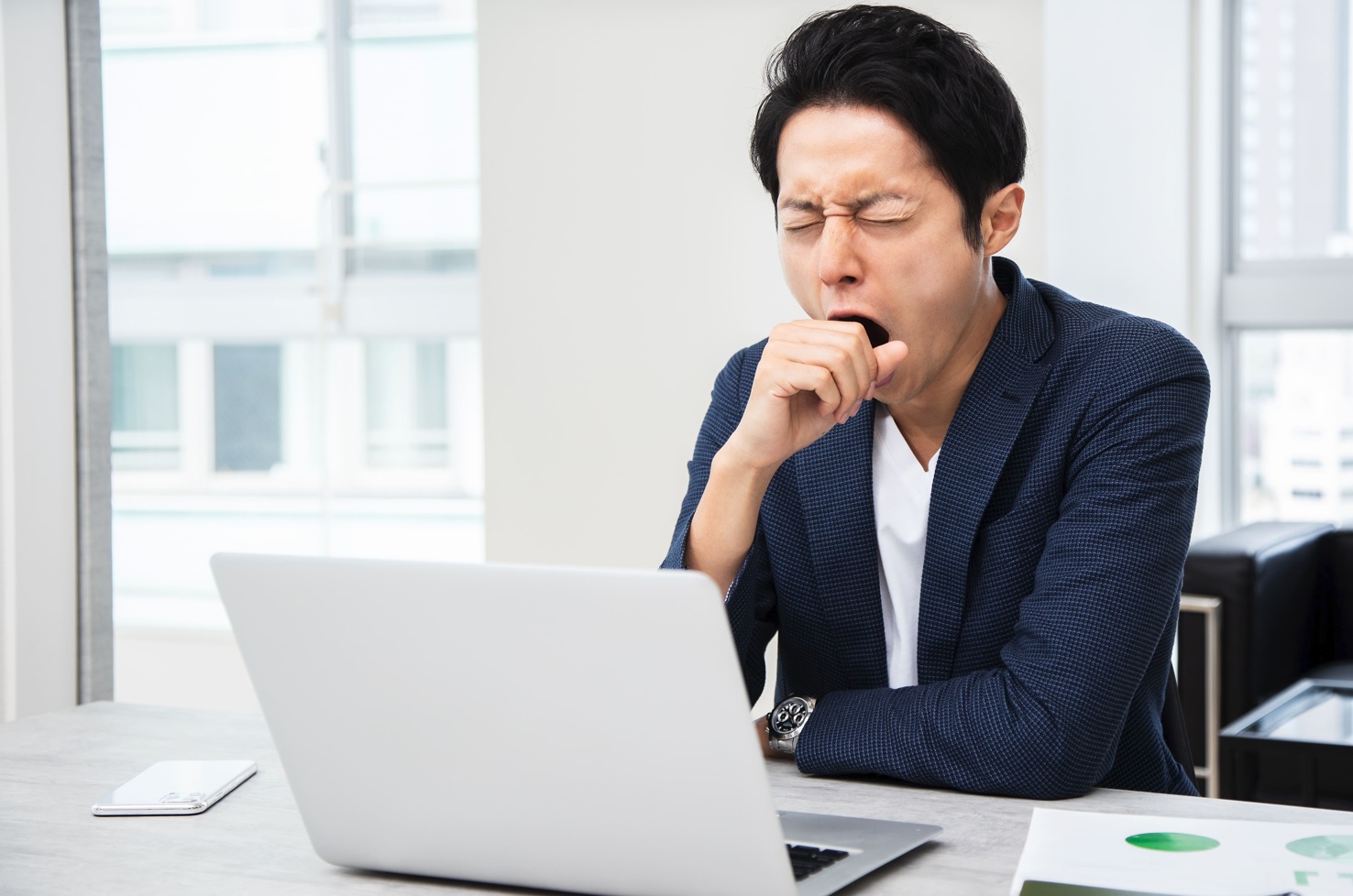 常按乾坤線可治失眠 中醫師曝：睡前用40°C至42°C熱水泡腳更好睡