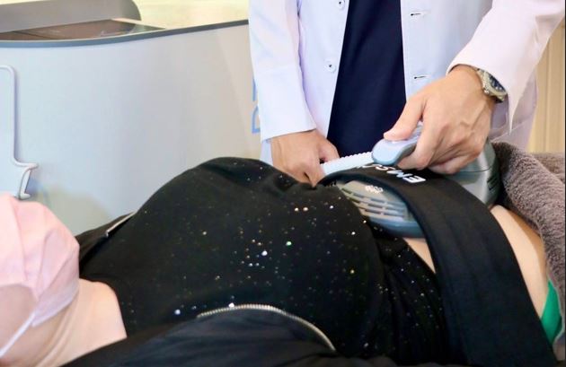 躺著就能瘦身？醫師曝新招免忍痛抽脂…電波熱能精準燃脂肪